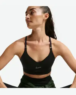 Sostén ajustable acolchado de sujeción ligera Nike Indy Mujer – 3/4