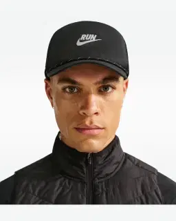 Gorra de Correr Swoosh Sin Estructura Nike Pro Dri-Fit Unisex – 1/4