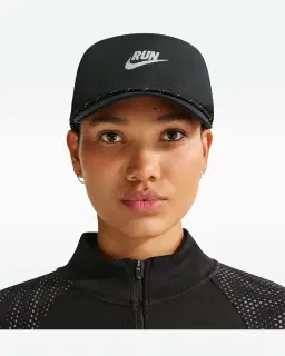 Gorra de Correr Swoosh Sin Estructura Nike Pro Dri-Fit Unisex – 3/4