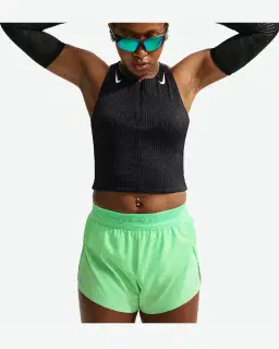 Camiseta sin mangas corta estampada Dri-Fit Adv Nike Aeroswift Mujer – 1/4