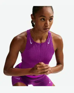 Camiseta sin mangas corta estampada Dri-Fit Adv Nike Aeroswift Mujer – 1/4