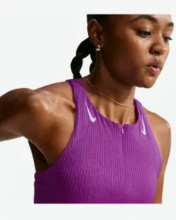 Camiseta sin mangas corta estampada Dri-Fit Adv Nike Aeroswift Mujer – 3/4
