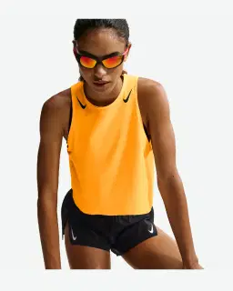Camiseta sin mangas corta estampada Dri-Fit Adv Nike Aeroswift Mujer – 3/4