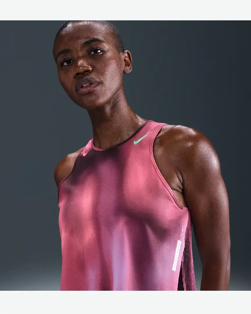 Camiseta sin mangas corta estampada Dri-Fit Adv Nike Aeroswift Mujer