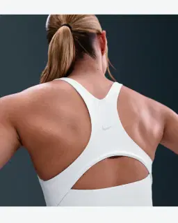 Camiseta Deportiva Sin Mangas Con Sujetador Integrado De Soporte Ligero Nike Zenvy Mujer – 1/4