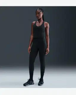 Camiseta deportiva con sujetador acolchado de soporte normal Nike Universa Mujer – 4/4