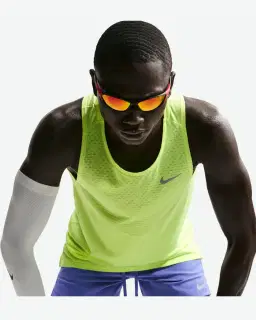 Camiseta sin mangas Dri-Fit Adv Nike Stride Hombre – 3/4
