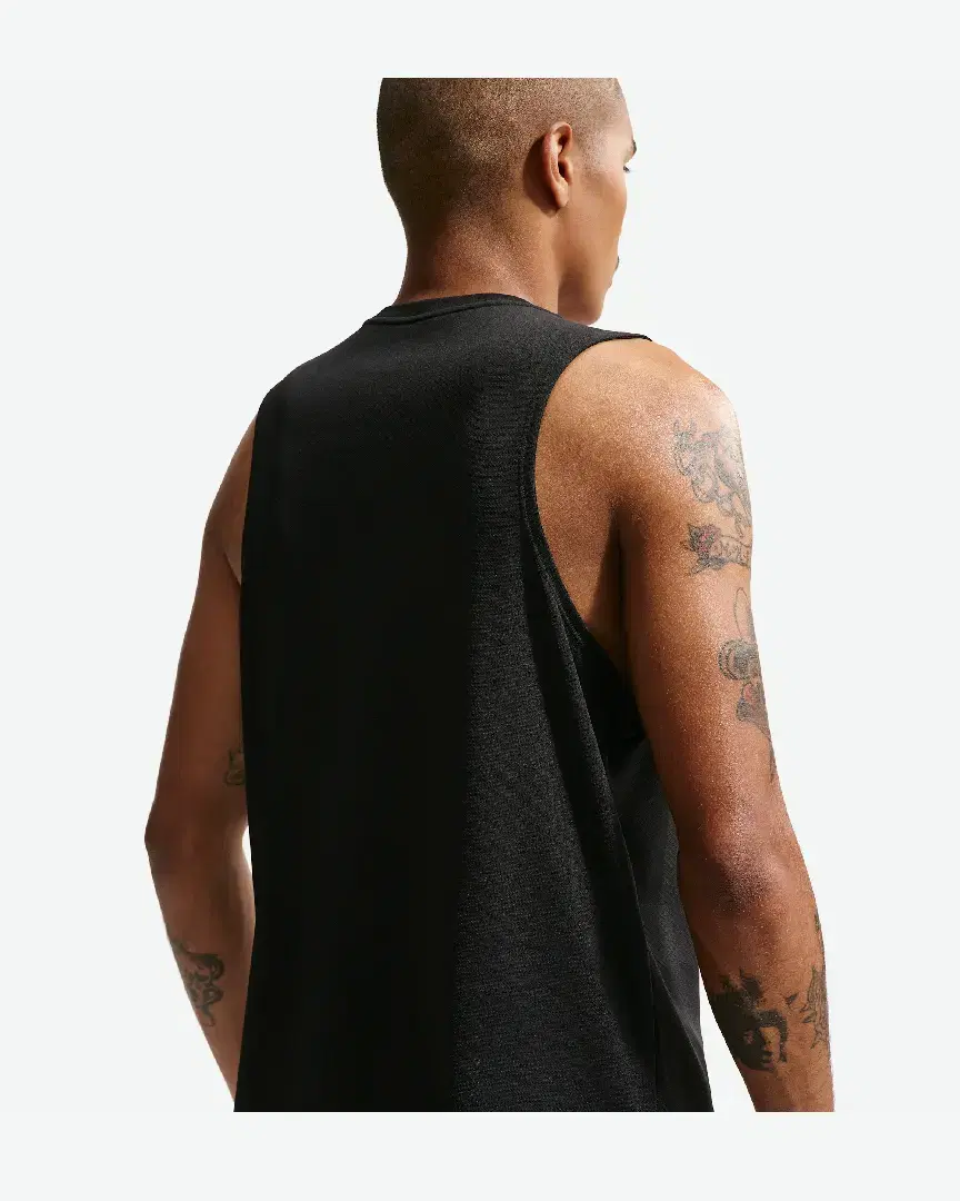 Camiseta sin mangas Dri-Fit Nike Miler M - IF2018-010 (1) au meilleur prix !