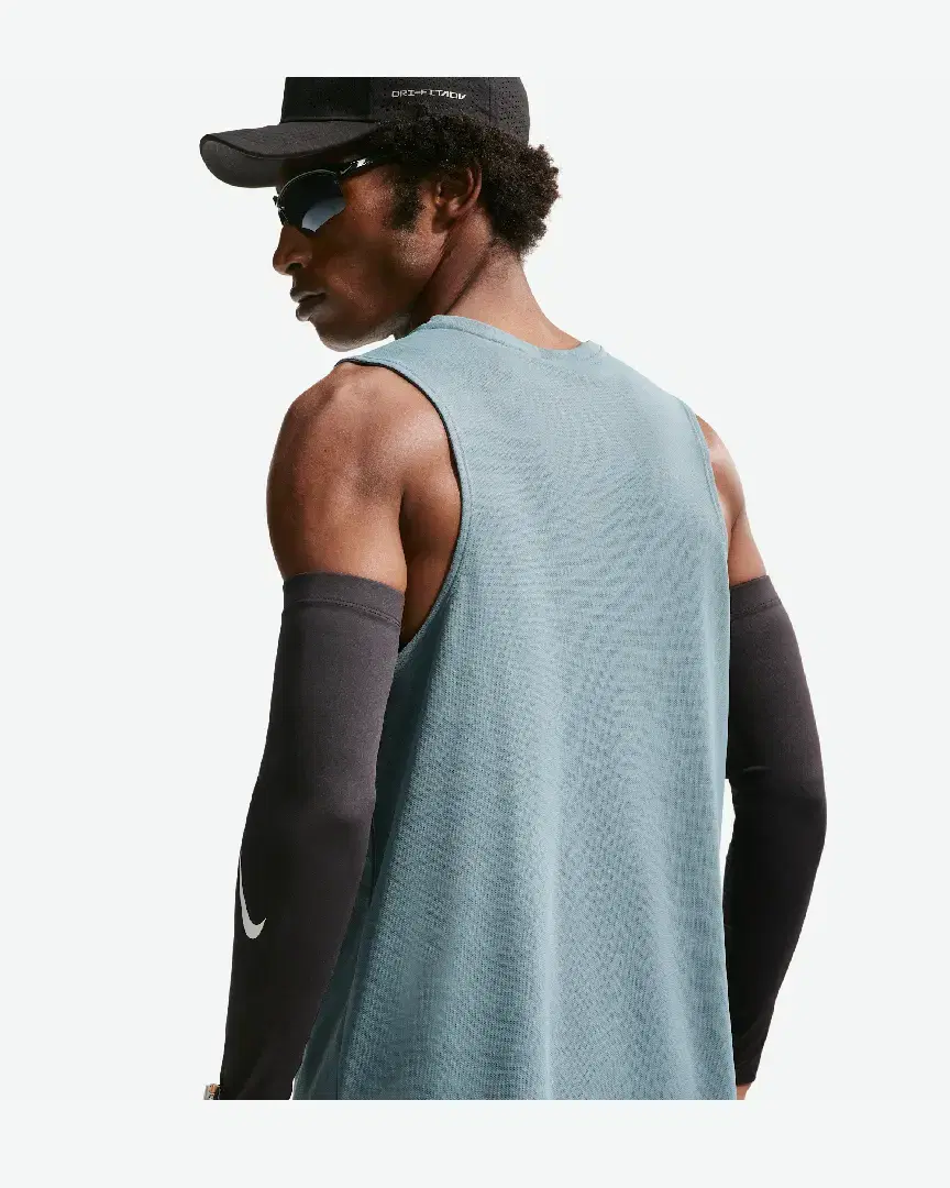 Camiseta sin mangas Dri-Fit Nike Miler M - IF2018-382 (1) au meilleur prix !