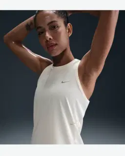 Camiseta sin mangas Dri-Fit Nike Swift Mujer – 1/4