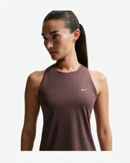 Camiseta sin mangas Dri-Fit Nike Swift Mujer – 1/4