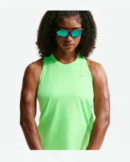 Camiseta sin mangas Dri-Fit Nike Swift Mujer – 1/4