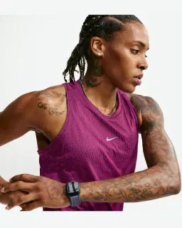 Camiseta sin mangas Dri-Fit Nike Swift Mujer – 1/4
