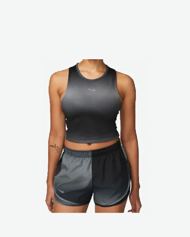 Camiseta sin mangas Nike Dri-Fit Swoosh para mujer con estampado cropped