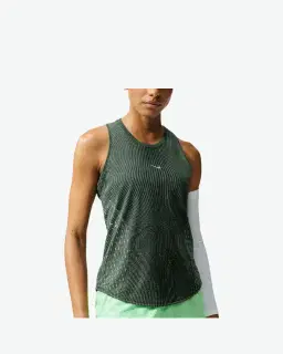 Camiseta sin mangas Dri-Fit Nike Swift Mujer – 1/4