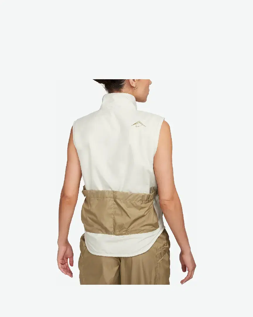 chaleco Nike W Nk Trail Rpl W - FD0231-020 (1) au meilleur prix !