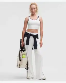 Lululemon Camiseta de Tenis con Corte en Escote Amplio Soporte Medio, Copas B/C Mujer – 2/5