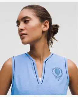 Lululemon Camiseta de Tenis Cuello en V Gráfica Mujer – 4/5