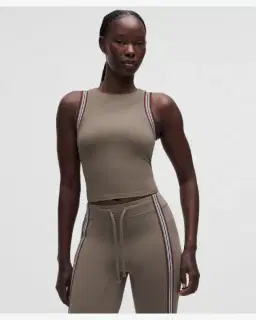 Lululemon Camiseta sin mangas Groove con cuello alto, acabados a rayas Mujer – 1/5