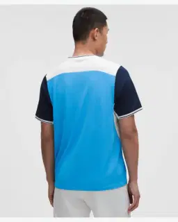 Lululemon Camiseta de Tenis de Malla Texturizada con Protección UV Hombre – 3/5