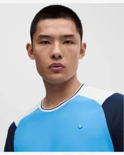 Lululemon Camiseta de Tenis de Malla Texturizada con Protección UV Hombre – 4/5