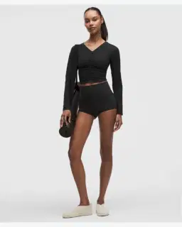 Lululemon Top de Manga Larga con Cuello en V Fruncido en el Centro All It Takes Mujer – 2/5