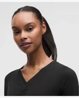 Lululemon Top de Manga Larga con Cuello en V Fruncido en el Centro All It Takes Mujer – 4/5