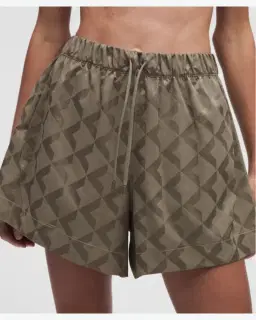 Lululemon Short De Chándal De Cintura Alta En Satén Monogramado 10 Cm Mujer – 4/5