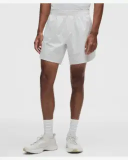 Lululemon Pantalón Corto de Tenis Ligero con Paneles de Malla de 18 cm Hombre – 2/5