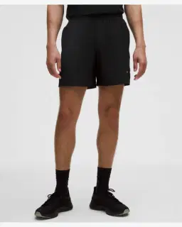 Lululemon Short de Tenis Rayado 18 cm Hombre – 2/5