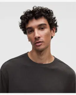 Lululemon Camiseta Becalm Corte Holgado Hombre – 4/5
