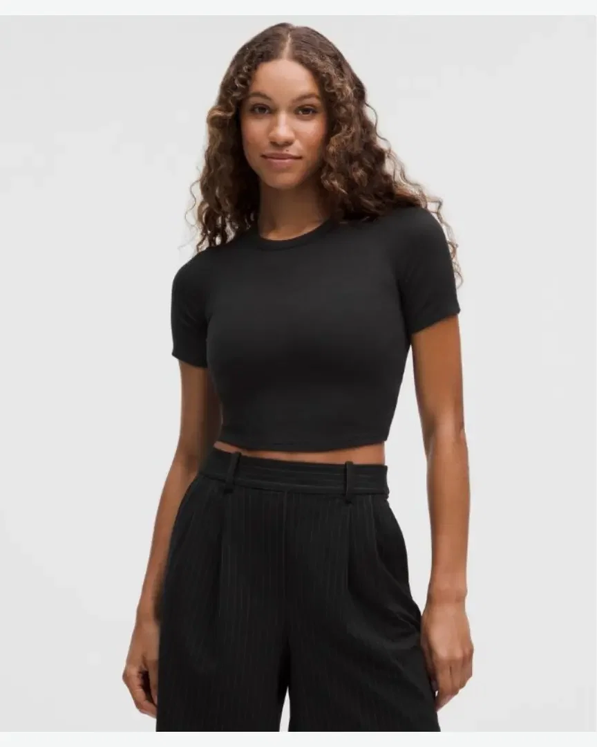 Lululemon Camiseta Corto Con Dobladillo Recto Hold Tight Mujer