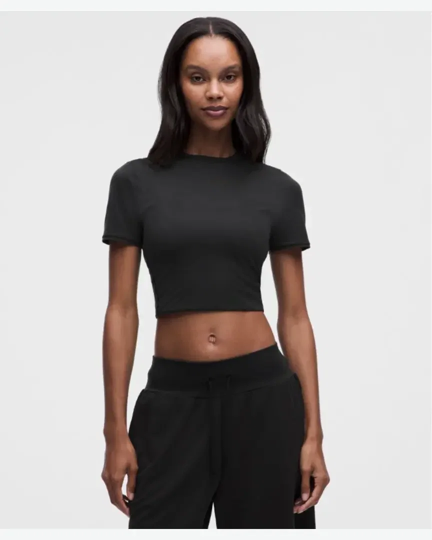 Camiseta corta Wundermost de Lululemon con cuello redondo en Nulu ultra suave Mujer