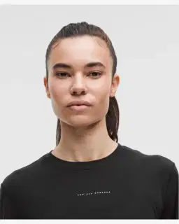 Lululemon Camiseta de Entrenamiento de Jersey Run Graphic Mujer – 4/5