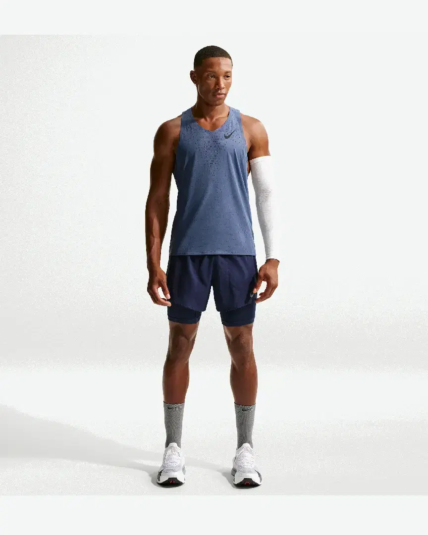 Camiseta Dri-Fit Adv Nike Aeroswift M - FN4231-491 (3) au meilleur prix !