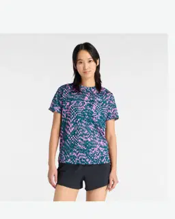 Camiseta impresa esencial Rc edición Londres New Balance Mujer – 1/6