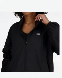 Chaqueta plegable esencial Rc de New Balance Mujer – 5/6