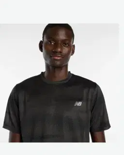 Camiseta Impresa Esencial Rc de New Balance Hombre – 5/6