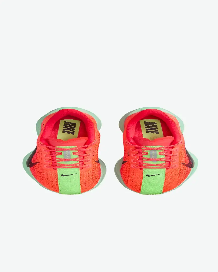 Nike Pegasus Plus Road Running Shoe Women W - FQ7261-600 (4) au meilleur prix !
