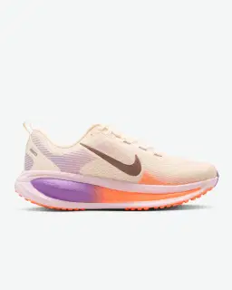 Nike Vomero 18 Mujer – 3/4