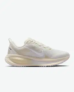 Nike Vomero 18 Mujer – 3/4