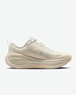 Nike Vomero Plus Mujer – 3/4
