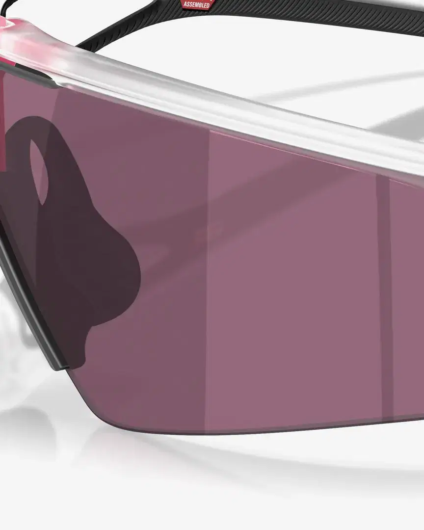 Oakley Sphaera Strike - OO9531-09 (4) au meilleur prix !