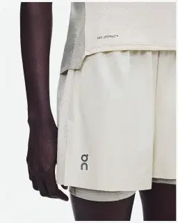 Pantalones cortos de rendimiento On Running 3Cm 2/1 Mujer – 4/5