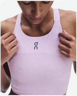 On Running Crop de Rendimiento Mujer – 2/5