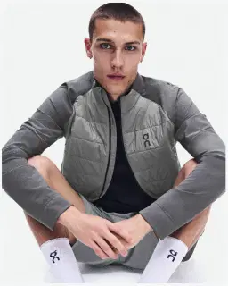 On Running Weather Hybrid Jacket Hombre – 4/5