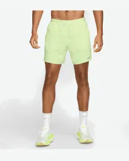 Corto 2-En-1 18 Cm Dri-Fit Nike Stride Hombre – 1/4