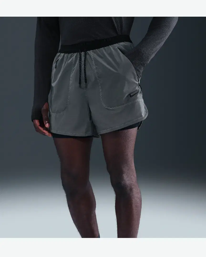 Short 2-en-1 con estampado reflectante Nike 10 cm M - IM6267-010 (1) au meilleur prix !