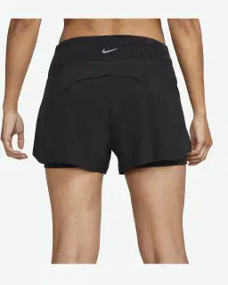 Short 2-en-1 con Pockets a Media Altura 8 cm Nike Dri-Fit Swift Mujer – 3/4