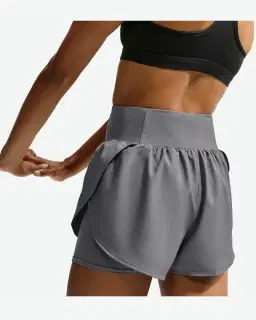 Short 2-en-1 Dri-FIT de cintura alta Nike Flow Mujer – 3/4
